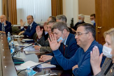 Депутаты направят более 128 млн рублей на поддержку школ и детских садов